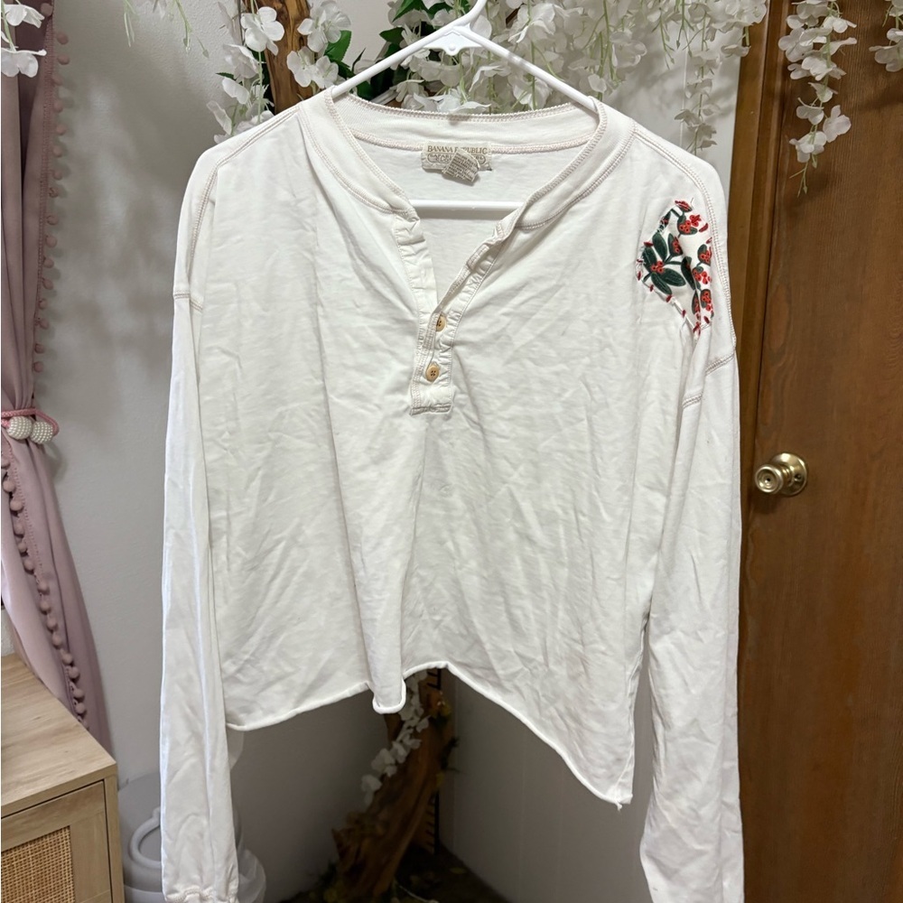 Banana Republic Vintage Cream Long Sleeve Top with Floral Embroidery 100% Cotton